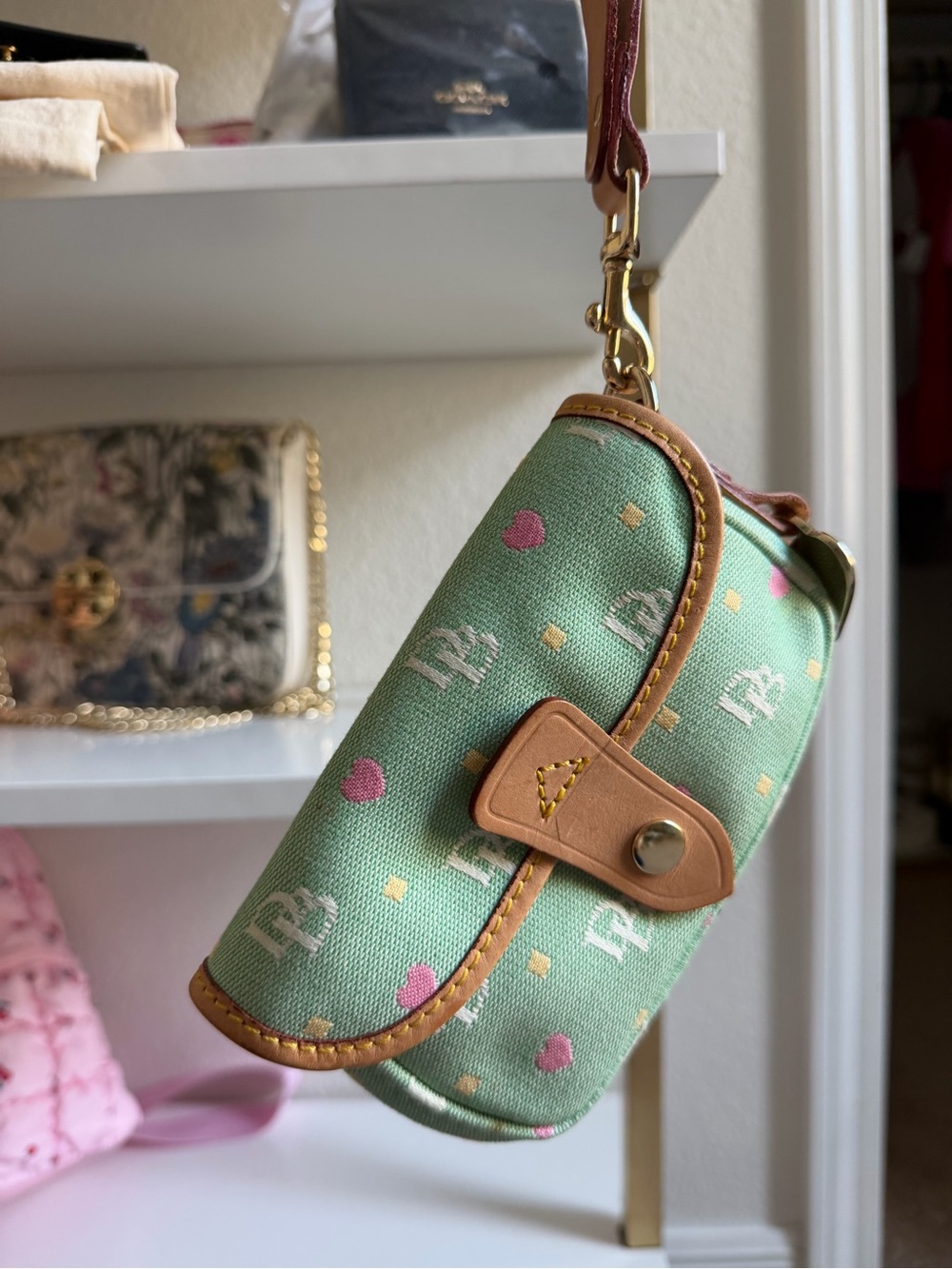 💚✨ Vintage Dooney & Bourke Y2K Monogram Wristlet Pouch ✨💚  Pink Hearts bag purse